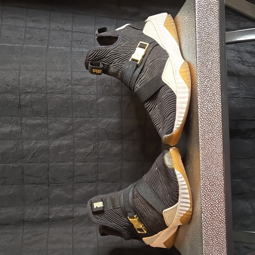 Puma Defy Sneakers